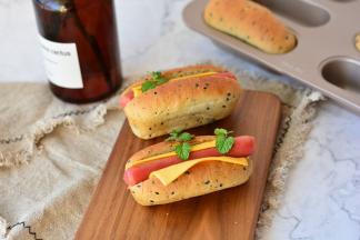 黑芝麻芝士热狗包