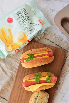 黑芝麻芝士热狗包