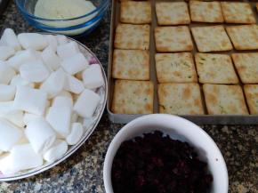 其他食材都准备好，放一旁备用