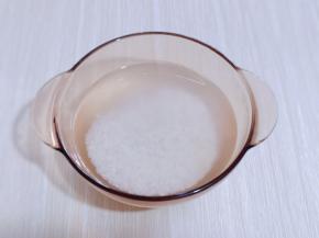 大米淘干净，纯净水泡10分钟！