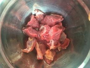牛肉洗干净切块