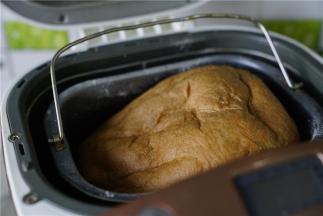 三个小时之后就出现胖胖的巧克力杏仁面包就完成啦。