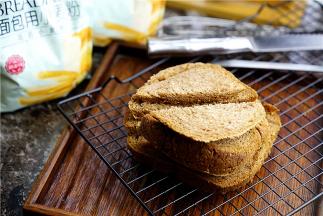 切片沾酱美美开吃哦。