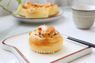 烤好的面包拿出来，放到晾网上放到手温即可装袋保存