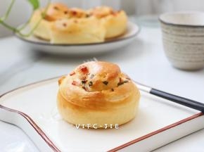 烤好的面包拿出来，放到晾网上放到手温即可装袋保存