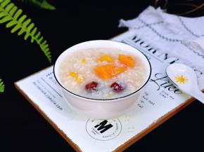 这碗粥特别适合寒冷的清晨！