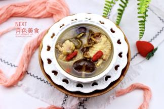 家人最爱喝的鸡汤。