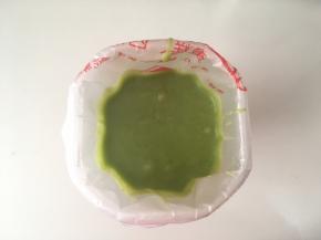 将冷藏好的面糊装入裱花袋，烤箱预热170度
