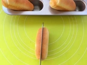 凉透可以用锯齿刀从中间切开，注意别切到底