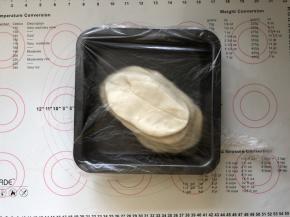 13、整理好所有的面胚后盖上保鲜膜松弛30分钟以上。