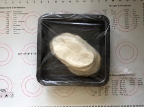 13、整理好所有的面胚后盖上保鲜膜松弛30分钟以上。