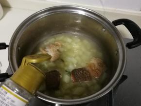 放入少许黑胡椒粉