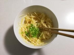 放入香菜碎