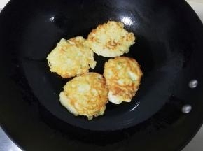 翻面再煎金黄