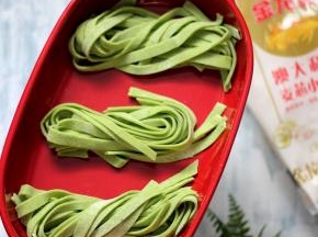 超级喜欢菠菜的颜色