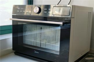 蒸烤箱再开启纯蒸模式，蒸20分钟。我用的这款蒸烤箱不需要预热，开启后只需几秒钟，蒸汽就会充满整个内腔，非常方便快速。