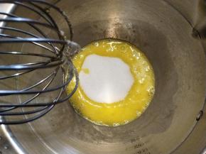 加入白糖，搅匀。