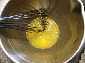 直到没有颗粒，鸡蛋乳化。