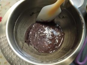 盆壁一定要用刮刀刮干净哟。