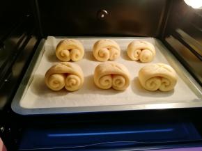 送入预热好的烤箱。