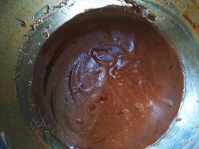 用蛋抽搅打乳化