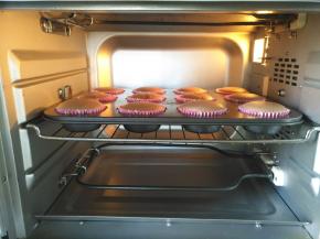 放入预热好的烤箱中层上下火130度烘烤30分钟