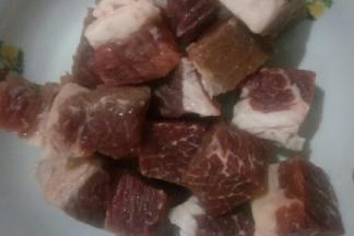 牛肉洗净切大块