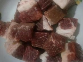 牛肉洗净切大块