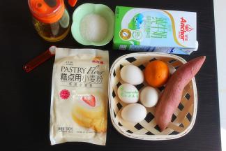 准备食材：金龙鱼糕点用小麦粉120克、红薯200克、鸡蛋4个、白砂糖60克、牛奶60克、玉米油30克、橘子半个、泡打粉1/2勺。烤盘规格是28cn*28cm