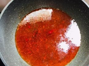 加入适量的水烧开。