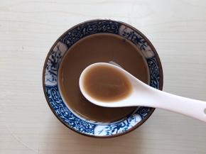 调好鱼香酱汁：一勺生粉（玉米淀粉）➕半碗水➕1汤匙生抽➕半汤匙香醋➕半汤匙白糖➕1g盐搅拌均匀备用！