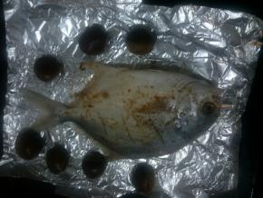 放入栗子，栗子切口朝上