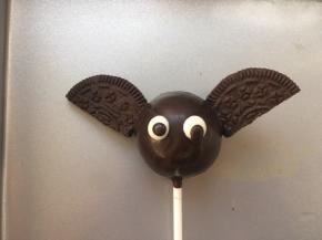 取一点点热巧可以，点在棒棒糖上，装饰上眼睛
