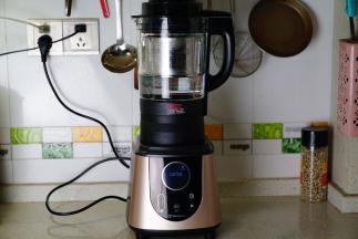 接着我们只要等吃就可以，炖煮好之后它还有一个保温模式，这样子要是不着急吃，也不怕冷掉哦。