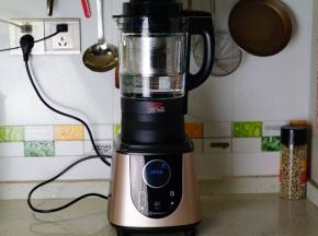 接着我们只要等吃就可以，炖煮好之后它还有一个保温模式，这样子要是不着急吃，也不怕冷掉哦。