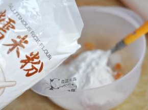 加入糯米粉。