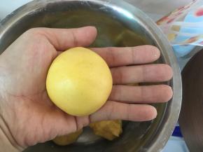 收口捏紧，滚圆