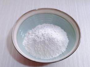 首先将全麦与面粉混合！