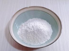 首先将全麦与面粉混合！