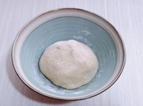 再揉成面团。
