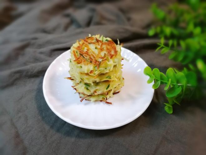 葱香土豆鸡蛋饼