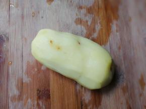 土豆削去皮