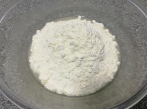 加入高筋面粉。