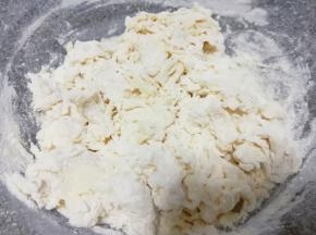 用筷子挑拌成絮状。