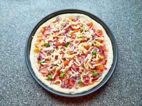 最上面再撒上一层马苏里拉芝士。