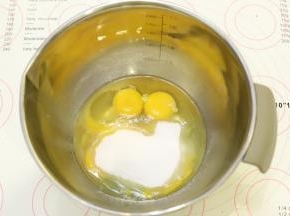 一次性加入细砂糖