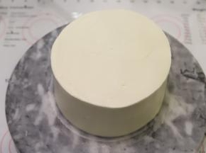 抹好整个蛋糕胚。