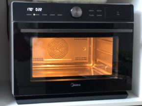 12.预热美的蒸烤箱170度