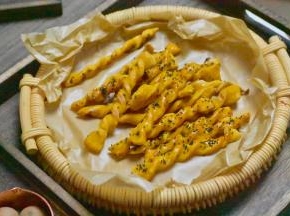 16.如果宝贝吃可以不刷蛋液和芝麻，面饼还可以再厚些，烘烤时间增长，温度降低