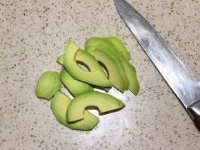 2.火龙果切成片